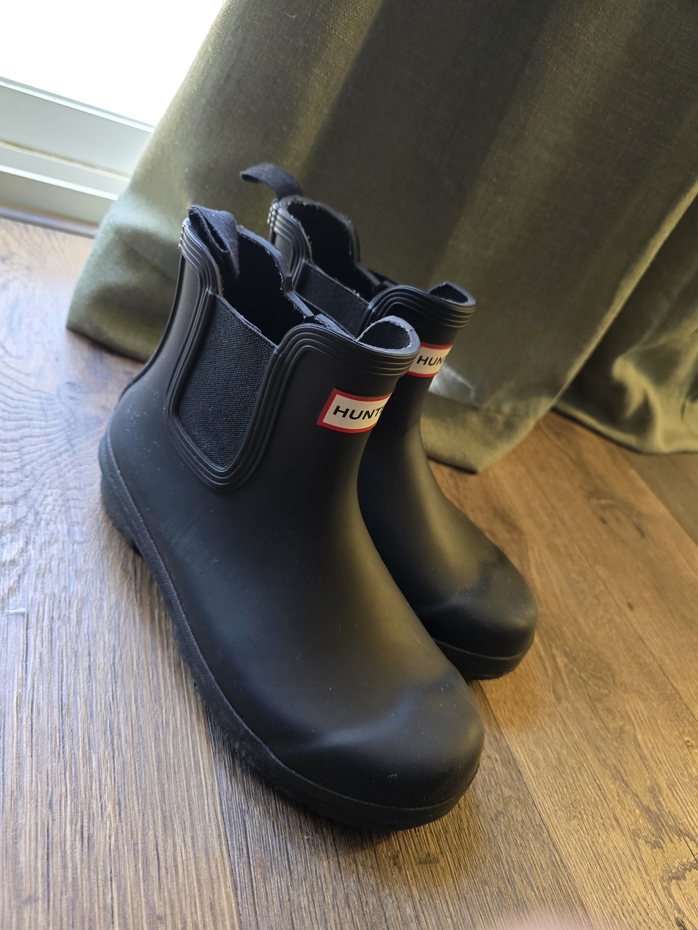 Hunter Womans Black Chelsea Rain Boots - Picture 4 of 4